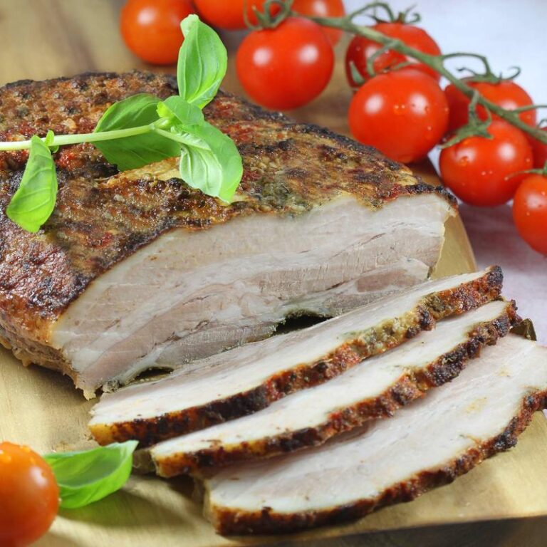 Jak osiągnąć idealną chrupkość: w jakiej temperaturze piec surowy boczek?