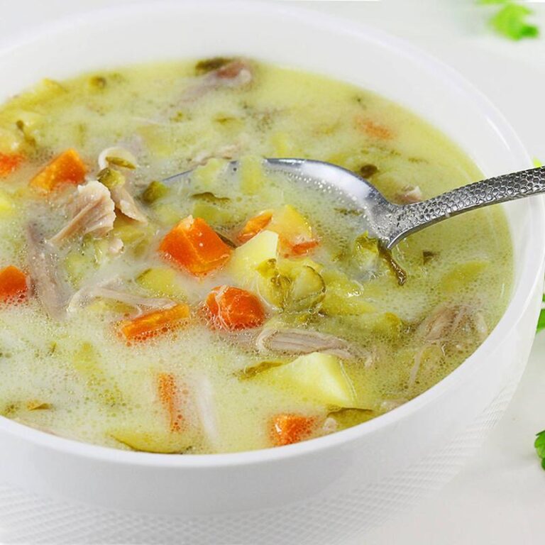 Zupa ogórkowa na jakim mięsie? Odkryj tajniki idealnego przepisu!