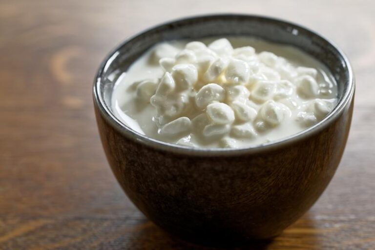 Alternatywy dla serka mascarpone w przygotowywaniu kremów – czym można go zastąpić?