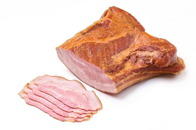 Idealnie pieczony boczek – jak długo trzymać go w piekarniku?