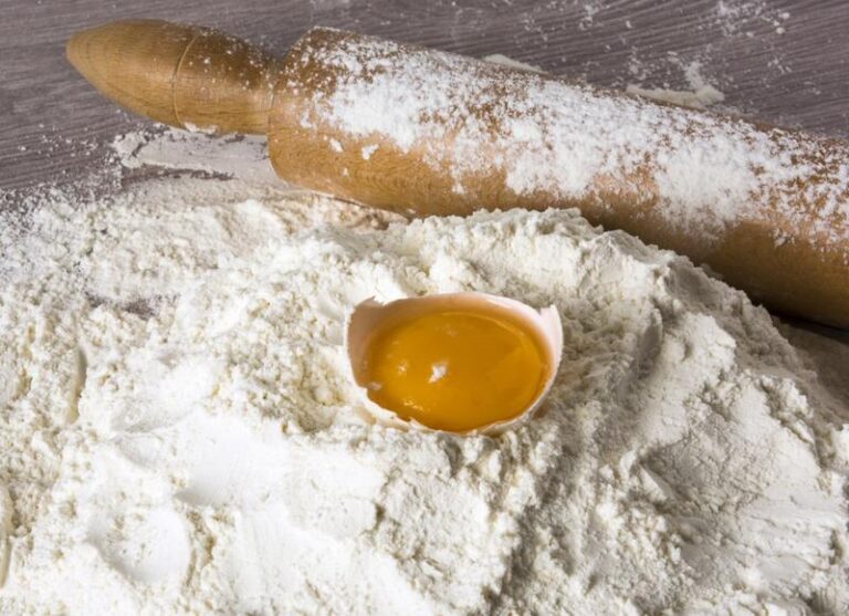 Jaką mąkę wybrać, by faworki były najlepsze?