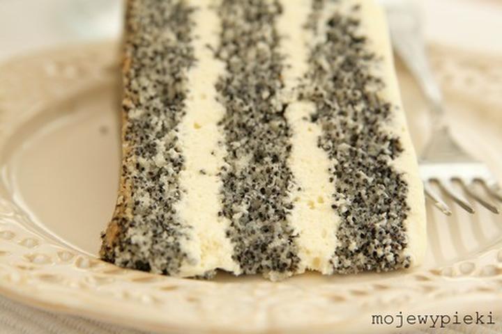 Optymalne ustawienia piekarnika: w jakiej temperaturze piec idealny tort makowy?