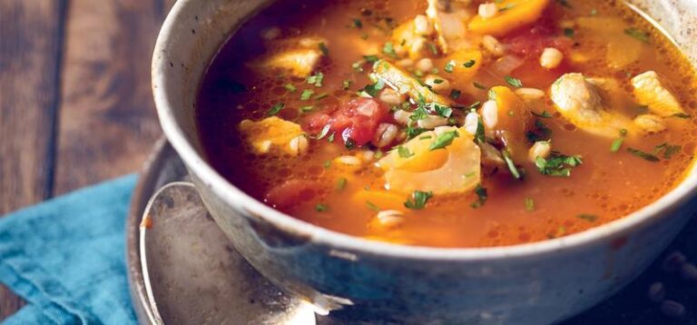 Przepisy na pyszne zupy, które możesz ugotować w domu