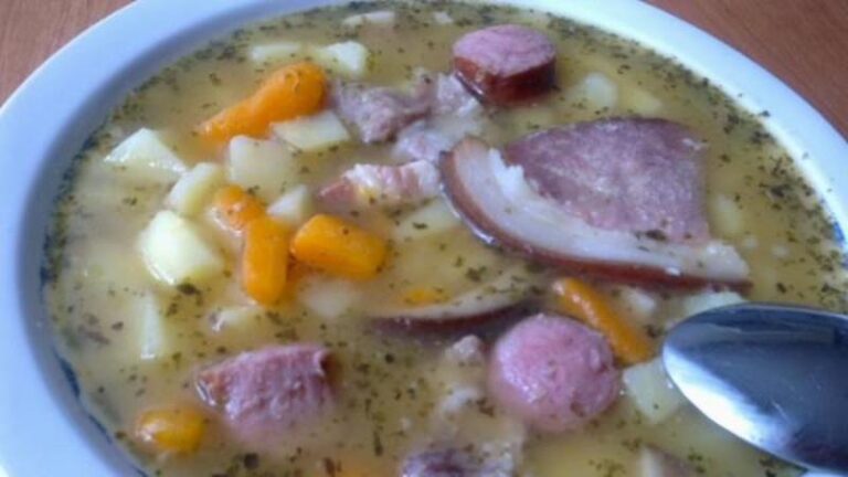 Pyszne propozycje: jaką zupę przygotować na wędzonce?