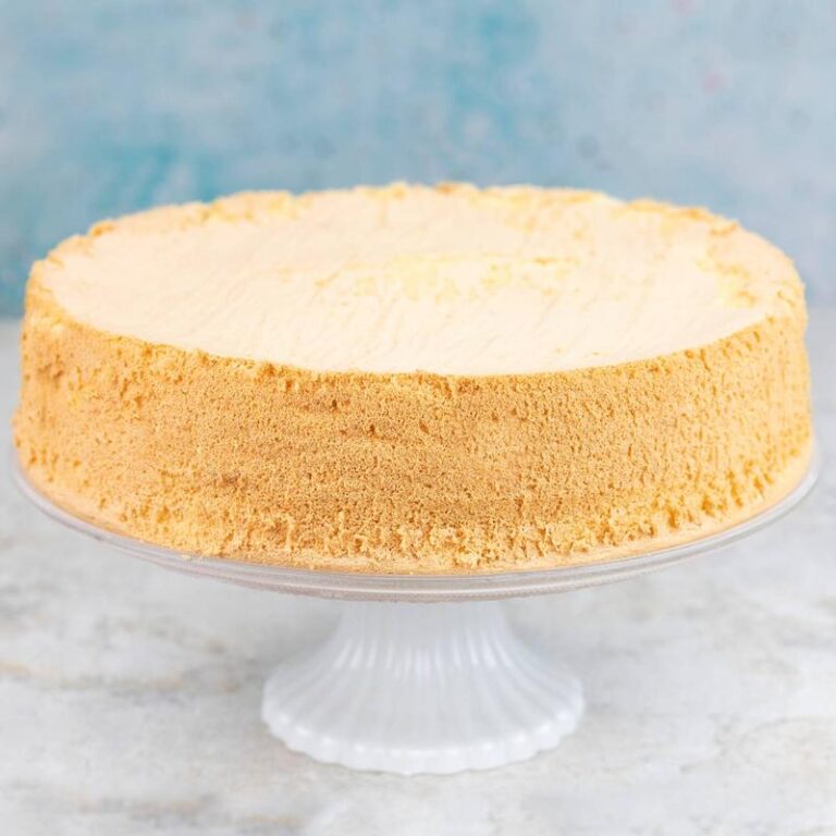 Idealny biszkopt z 7 jaj – jak długo go piec, aby był perfekcyjny?