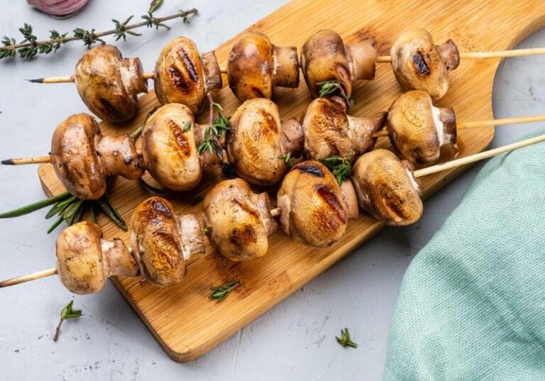 Jakie przyprawy idealnie wzbogacą pieczarki na grilla?