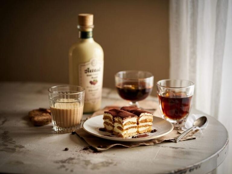 Jakimi składnikami zastąpić likier amaretto w twoich ulubionych drinkach?