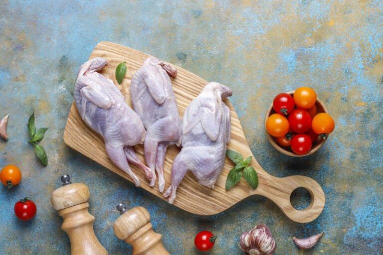 Sekrety idealnie upieczonej przepiórki – jak długo piec, by zachwycała smakiem?