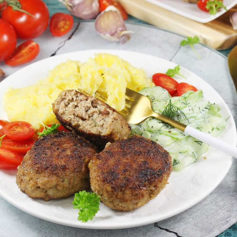 Ile minut smażyć kotlety mielone, aby były idealnie soczyste?