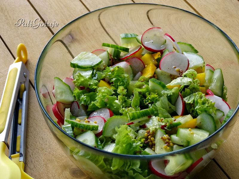 Pyszne sałatki, które idealnie sprawdzą się na grillowej uczcie