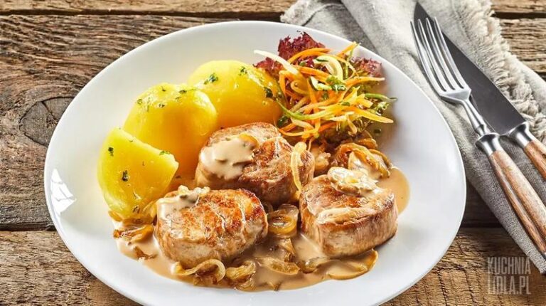 Czy solenie polędwiczek wieprzowych przed smażeniem ma znaczenie?