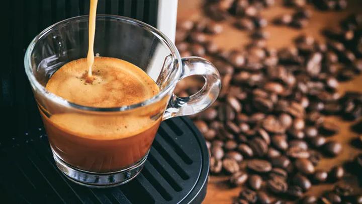 Ile naprawdę płacimy za kawę w Niemczech? Sprawdzamy ceny w kawowych trendach