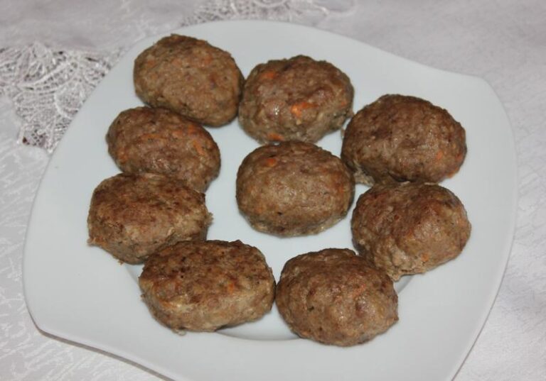 Jak długo smażyć kotlety wołowe, by były soczyste i pełne smaku?