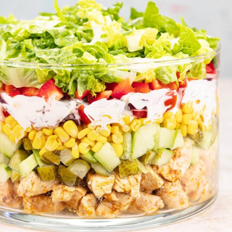 Odkryj sekrety sałatki gyros: jakie warstwy po kolei stworzą idealne danie?