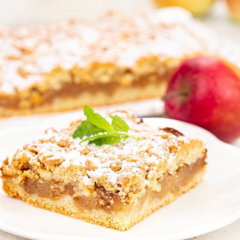 Odkryj tajemnice idealnej szarlotki: Jak długo piec ją w piekarniku?