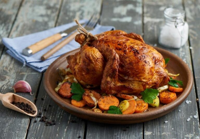 Jak długo piec kurczaka 2 kg, aby był soczysty i aromatyczny?