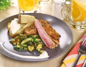 Jak idealnie usmażyć stek z karkówki? Czas smażenia i porady dla smakoszy