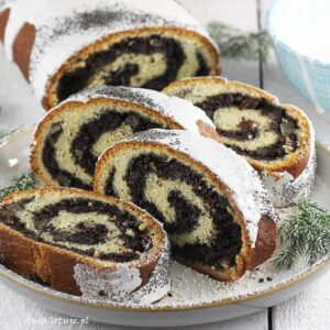 Jak osiągnąć idealny makowiec? Oto temperatura, w jakiej warto go piec!