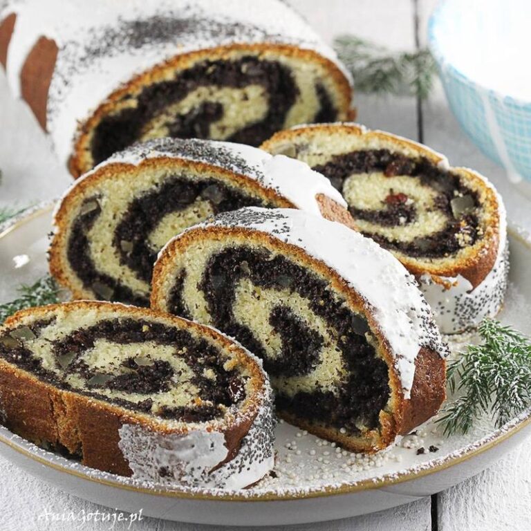 Jak osiągnąć idealny makowiec? Oto temperatura, w jakiej warto go piec!