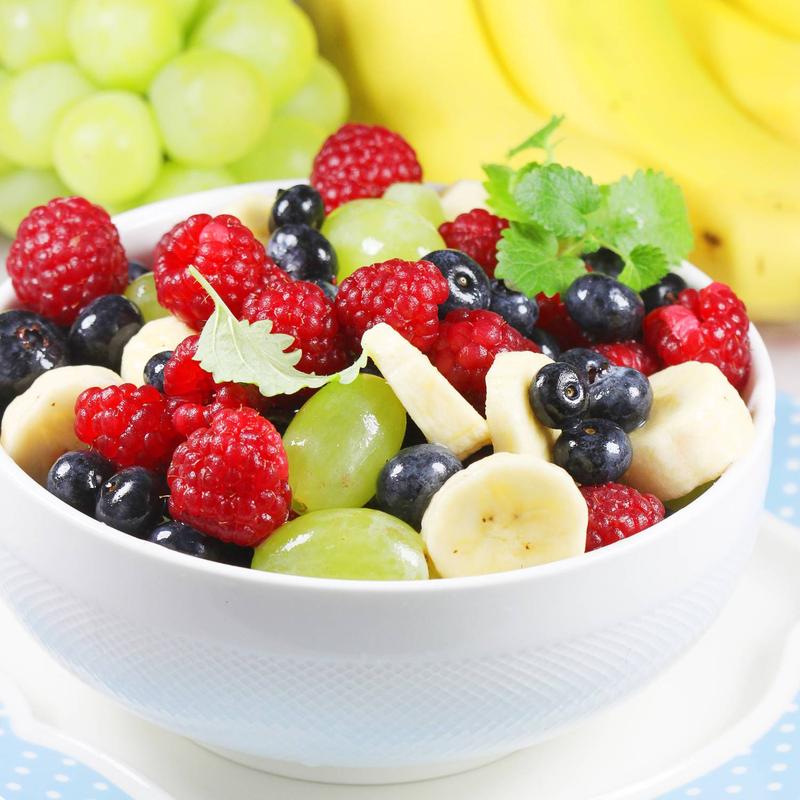 Pyszne inspiracje: jakie owoce wybrać do sałatki owocowej?