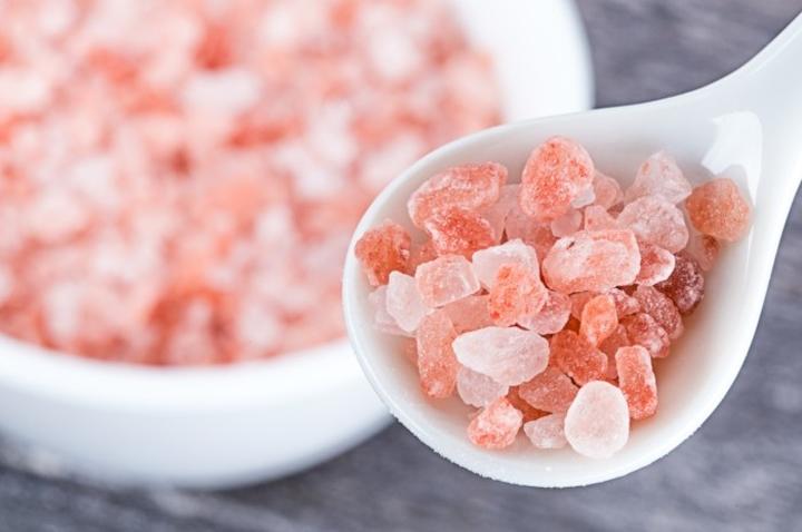 Sól himalajska w kąpieli – czy to sekret skutecznego odchudzania?